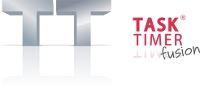 Das Bild zeigt ein kleines Schild mit dem Text "TT TaskTimer Fusion"